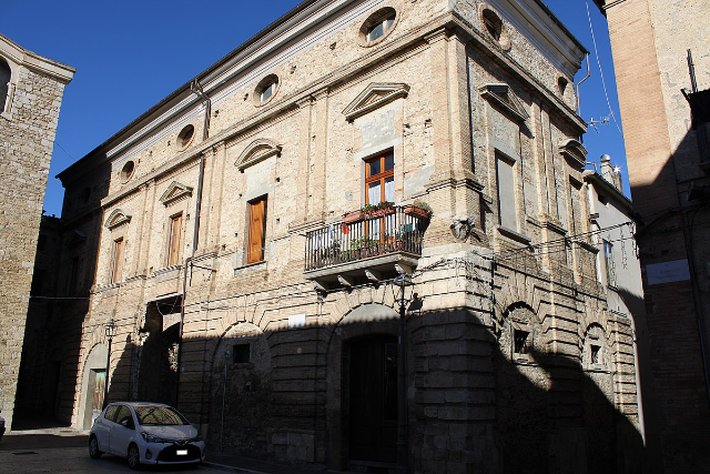 San_Buono_-_Palazzo_Caracciolo